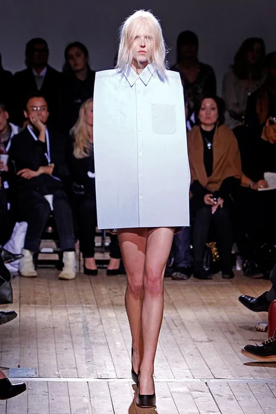 Look 15